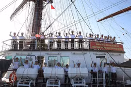 Sailing ship 286-Le Quy Don begins friendly visit to Singapore