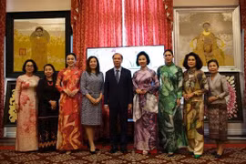 Vietnamese traditional “ao dai” introduced in US