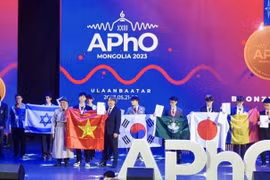 Vietnamese students win four bronze medals at Asia-Pacific Physics Olympiad