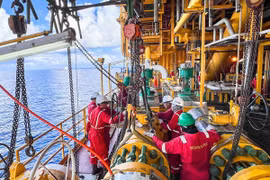 Experts and economists seek ways to ensure fuel security