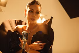 Famed singer hosts variety talk show on YouTube
