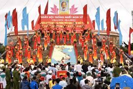 Quang Tri: Flag-raising ceremony marks National Reunification Day