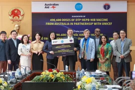 Australia gives Vietnam over 490,000 vaccine doses 