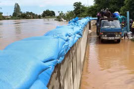 Thailand: 4,300 households in Sukhothai affected by floods 