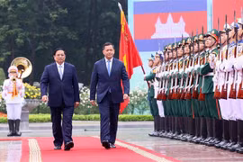 PM chairs official welcome ceremony for Cambodian counterpart