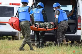 Vietnamese, foreign peacekeepers show off emergency response skills
