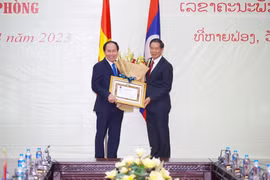 Lao Front delegation pays working visit to Hai Phong city