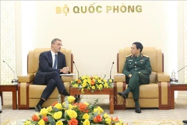 Defence Minister receives French Ambassador to Vietnam