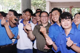 Prime Minister meets young voters of Can Tho city