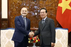 President presents Friendship Order to outgoing Italian Ambassador