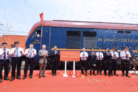 First freight train on Shijiazhuang – Yen Vien railway route welcomed
