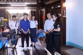 Lao, Cambodian students learn about Vietnamese revolution's history