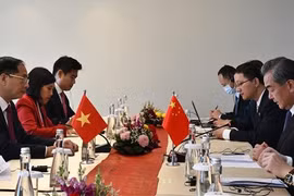 Senior diplomats of Vietnam, China meet on sidelines of AMM-56