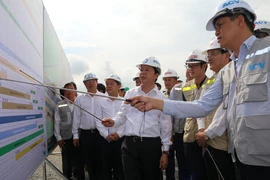 Deputy PM inspects construction of Long Thanh airport