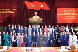 Intellectuals, scientists, writers, artists commended on national development