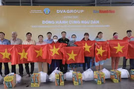  National flags presented to Khanh Hoa fishermen