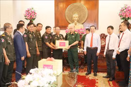 Cambodian delegations pay Tet visits to Vietnamese localities