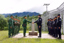 Border defence forces of Vietnamese, Chinese provinces hold joint patrol