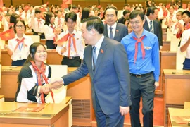 Top legislator attends first "Children's National Assembly" mock session