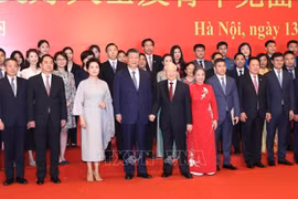 Vietnamese, Chinese leaders meet with intellectuals, young people 
