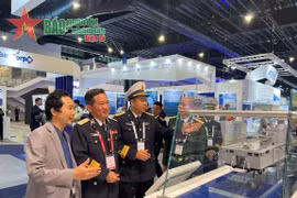 Vietnam attends International Maritime Defence Exhibition Asia 2023