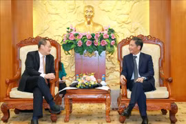 Vietnam beefs up multifaceted cooperation with Singapore, Australia