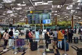 Singapore carefully restores air links with China