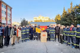 Vietnam presents medical equipment to quake-hit Turkey