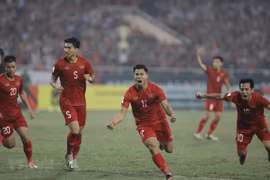 Vietnam keep AFF Cup title hope with late goal against Thailand in final