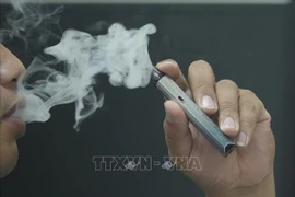 E-cigarettes and heated tobacco products are brought into Vietnam mainly through smuggled and hand-carried imports. (Photo: VNA)