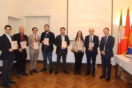 At the ceremony releasing the book. (Photo: VNA)