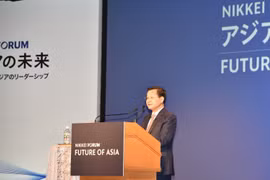 Deputy Prime Minister Le Minh Kha speaks at the forum. (Photo: VNA)