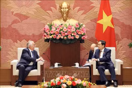 Standing Vice Chairman of the National Assembly (NA) Tran Thanh Man (R) and André Flahaut, member of the Belgian Chamber of Representatives, Minister of State, and former President of the Chamber of Representatives. (Photo: VNA)