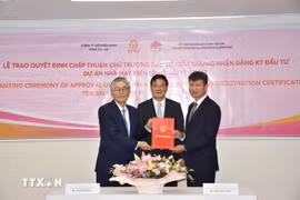 At a ceremony to grant investment approval decision to Erex (Photo: VNA)