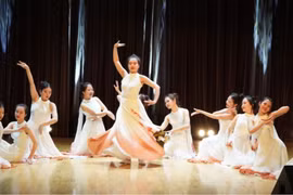 An art performance at the event. (Photo: VNA)
