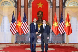 World media highlight US’s full removal of weapon embargo to Vietnam