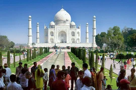 India targets 900,000 Southeast Asian tourists in 2016