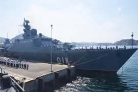 Singapore navy vessel visits Vietnam