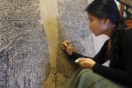 Vietnamese artist portrays ‘strong women’ in paintings 