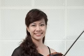Violin and viola performance in Hanoi