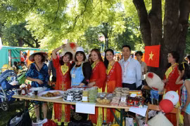 Vietnamese in Czech Republic raise fund for homeland’s sea, islands