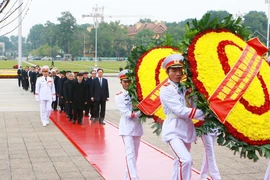 Leaders pay tribute to President Ho Chi Minh 