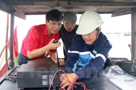 Ben Tre fishermen equipped with communication devices
