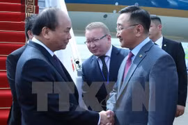 Prime Minister arrives in Ulan Bator, begins official visit 