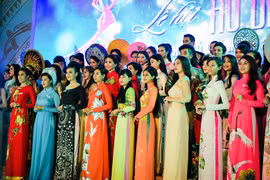 Festival honours ao dai based on songs by Trinh Cong Son