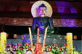 Jade Buddha statue welcomed in Thai Nguyen
