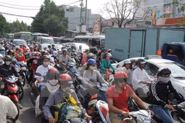HCM City transporters preparing for Tet