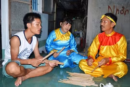 Bai choi folk songs fill island 