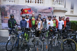 US Ambassador arrives in Hue on cycling tour