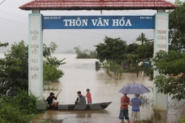 OVs make donations to help flood victims in central region